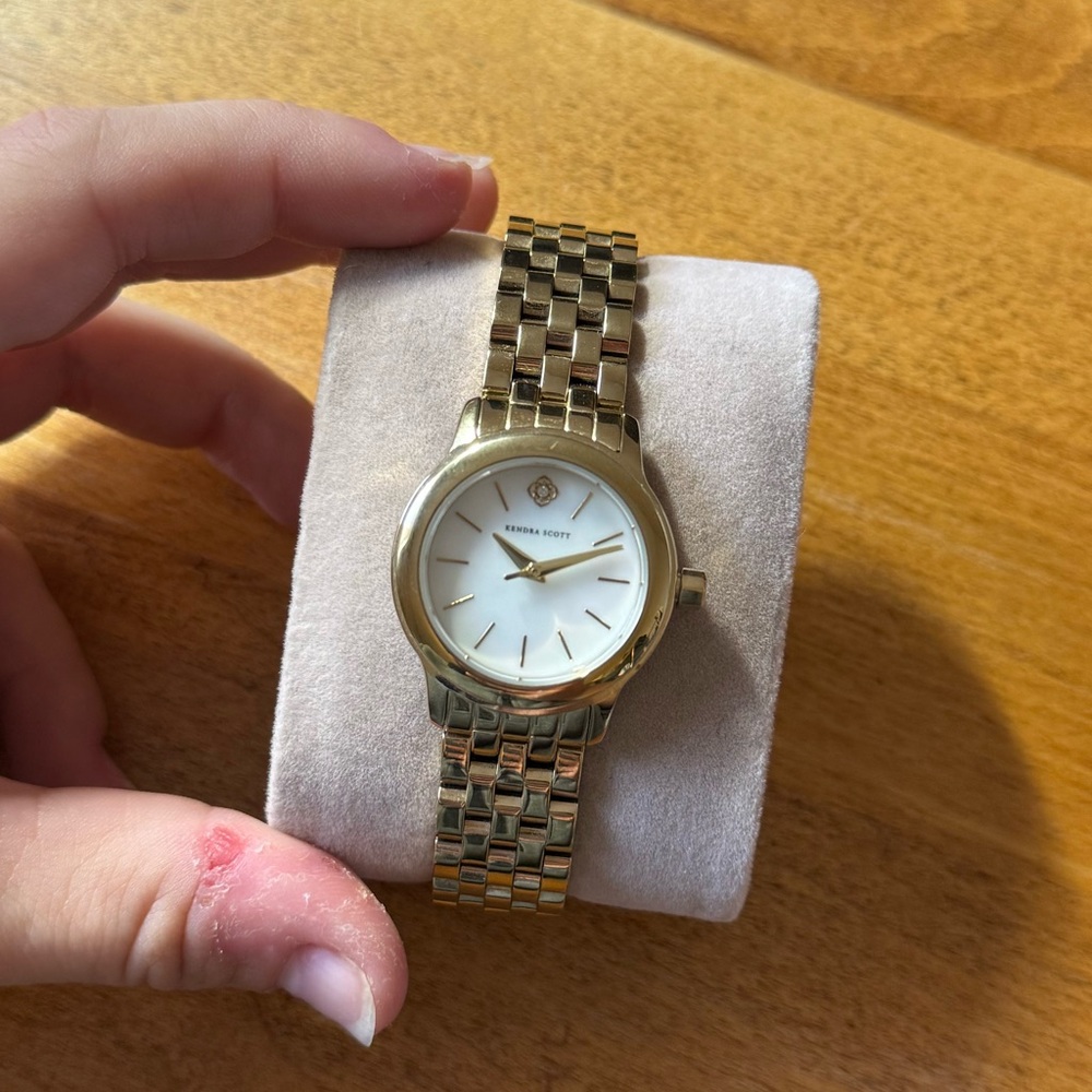 Kendra Scott Alex Gold Tone Stainless Steel 28mm Watch in Ivory Mother of Pearl.